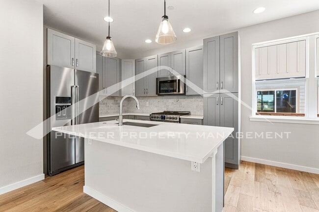 Building Photo - Beautiful Home with 2 Car Garage and Central A/C