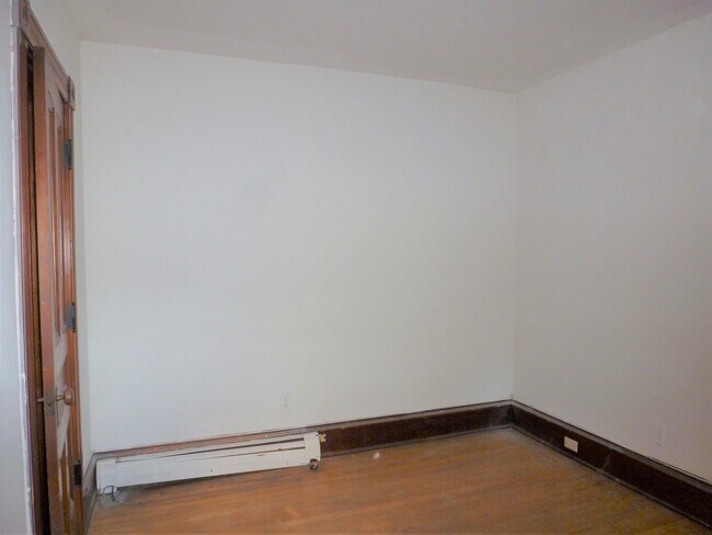 Building Photo - 12 Hickok Pl