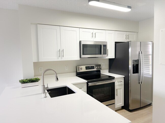 Primary Photo - 2222 N Cypress Bend Dr