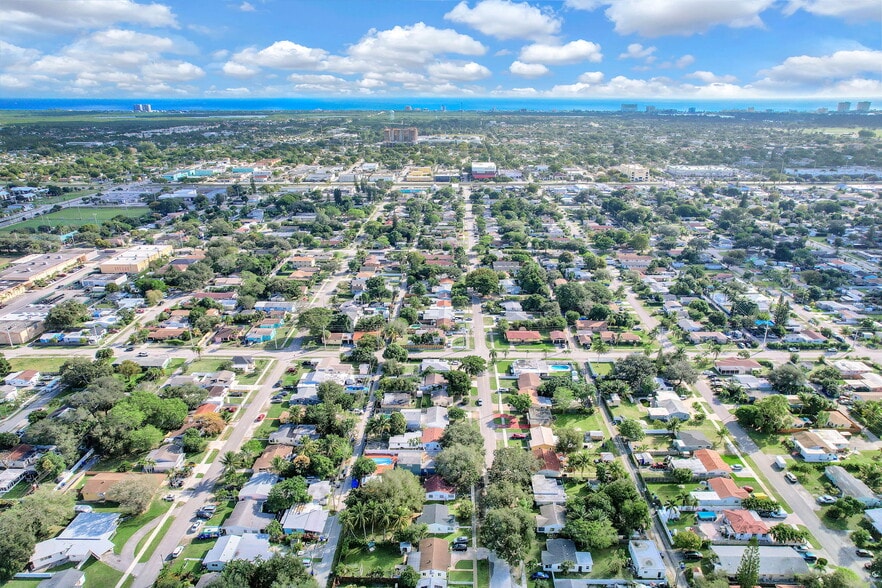 Building Photo - 2419 Coolidge St
