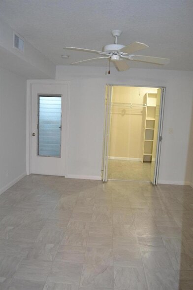 Building Photo - 124 Shore Ct