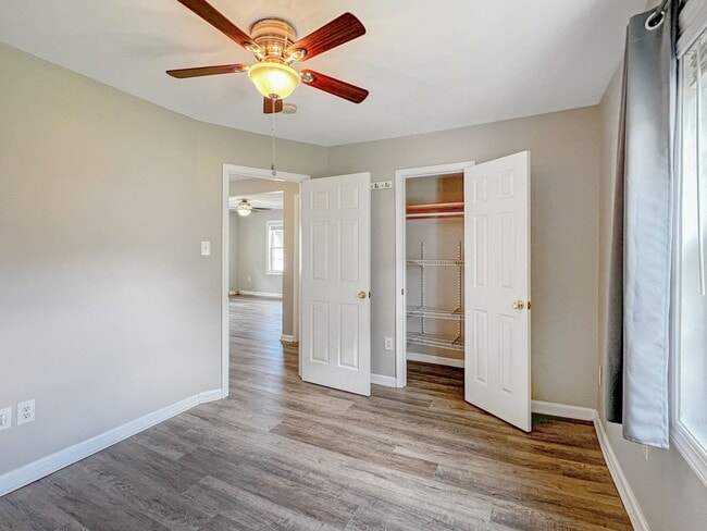 Building Photo - Charming 3 Bed, 2 Bath Home Minutes From B...
