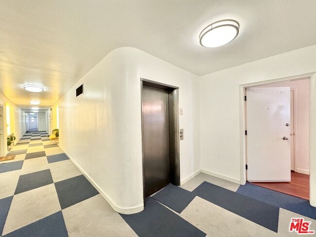 Building Photo - 10655 Wilshire Blvd