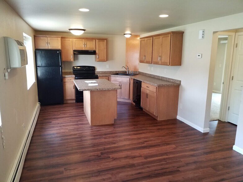 Building Photo - 1025 Riverside Dr