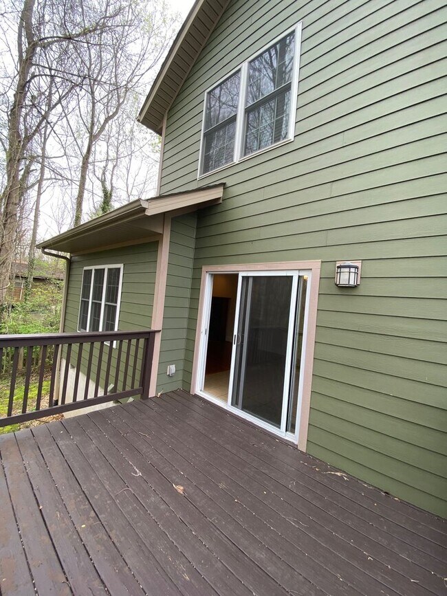 Building Photo - West AVL - Modern Craftsman Style 3 Bedroom