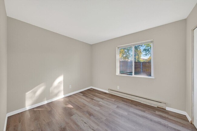 Building Photo - 8727 Sieloff Dr