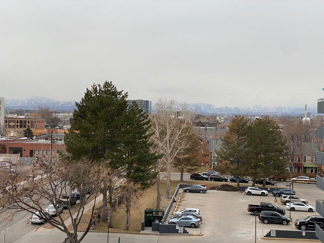 Building Photo - Amazing Condo with Beautiful Mountain and ...
