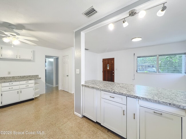 Building Photo - 1706 Cambridge Dr