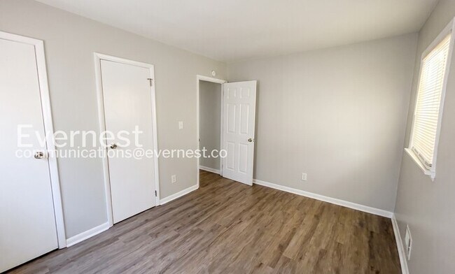 Building Photo - 1935 Lathrop St SE