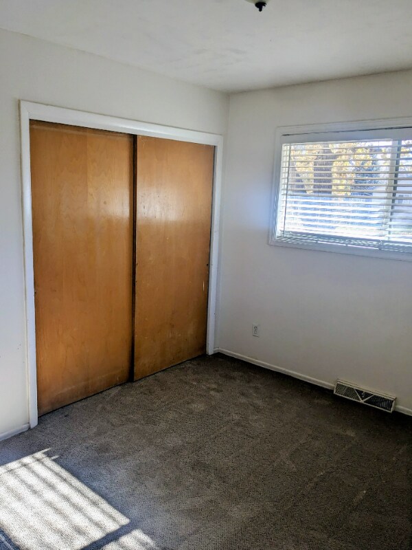 Building Photo - 1040 Ponderosa Dr