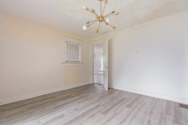 Building Photo - 2225 Catalpa Dr