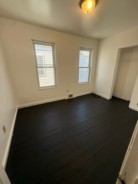 Building Photo - 330 2nd St