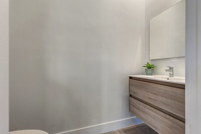 Building Photo - 704 SW 7th St