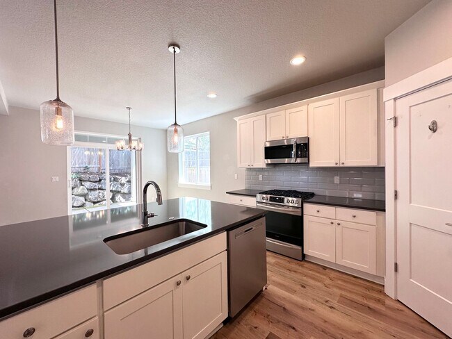 Building Photo - Beautiful Home in Desirable Monterey Estates – Happy Valley