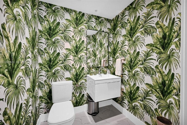 Building Photo - 17111 Biscayne Blvd