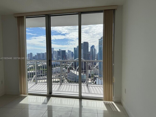 Building Photo - 1750 N Bayshore Dr