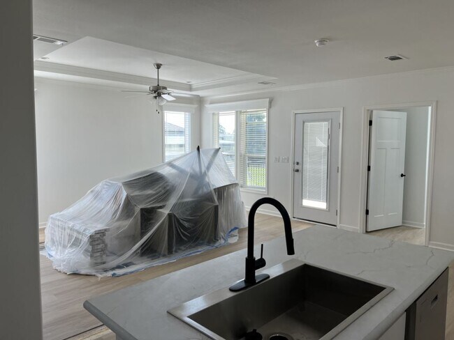 Building Photo - 7815 Lakeshore Dr