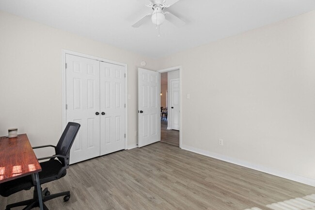 Building Photo - Bright and Spacious 3 Bedroom Home in Chesterfield ***Available Early March***