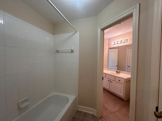 Building Photo - 5819 Brook Bend Dr