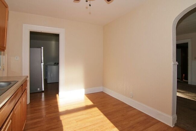 Building Photo - Walking Distance To U Indy Campus!