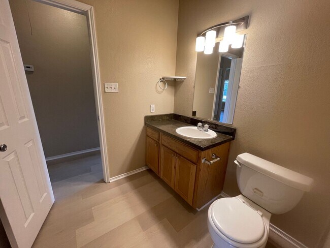 Building Photo - 105-107 Sunburst Court