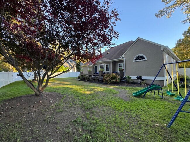 Building Photo - 329 Woodbrook Run