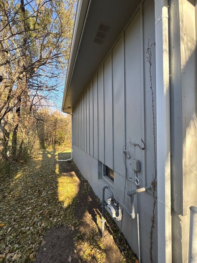 Building Photo - AVAILABLE NOW!! Oak Grove 3 Bed 2 Car garage!