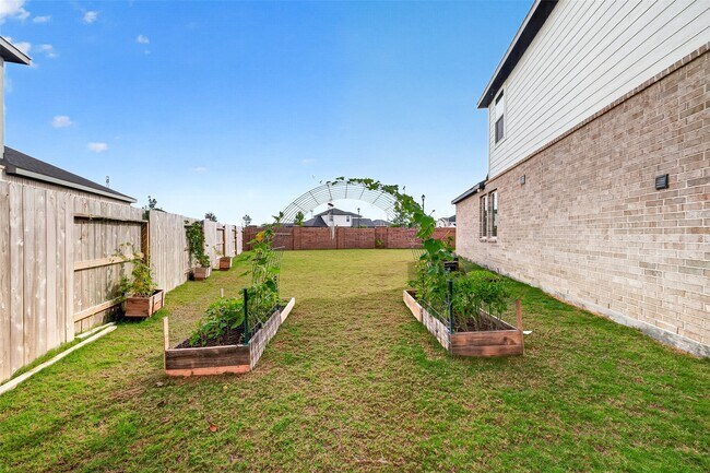 Building Photo - 21831 Tallulah River Dr