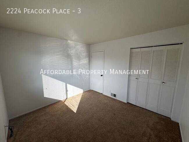 Building Photo - 2224 Peacock Pl