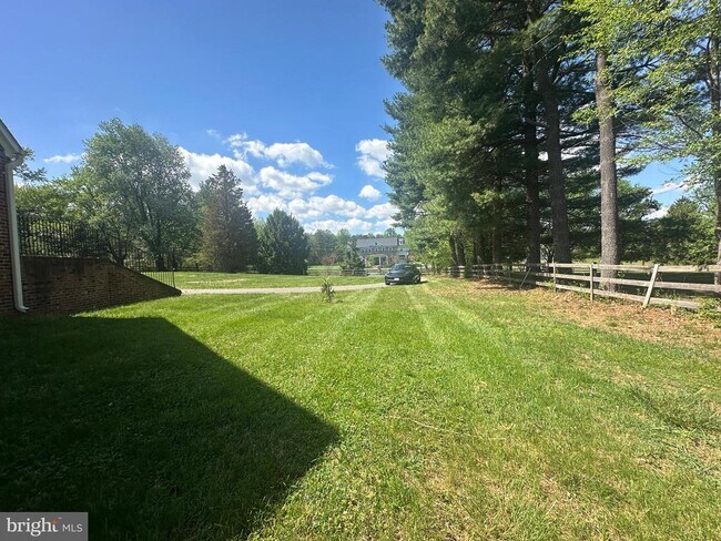 Building Photo - 703 Kentland Dr