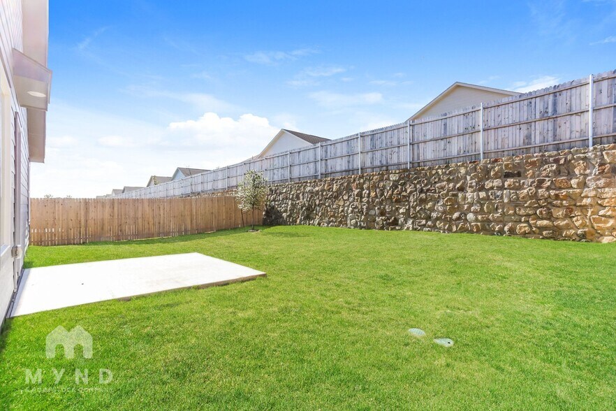 Building Photo - 2728 Ctr Crk Ln