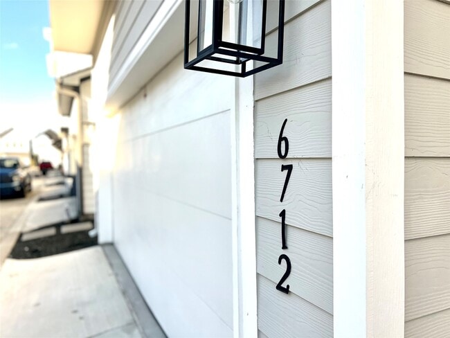 Building Photo - 6712 Parker Oaks Ln