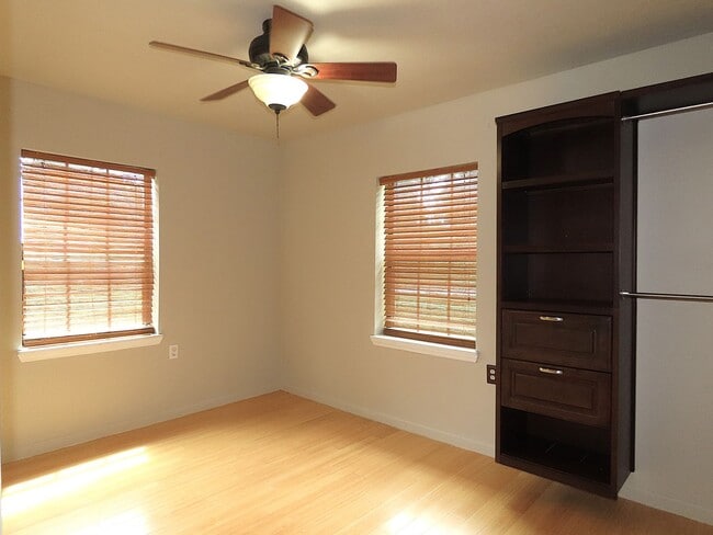 Building Photo - Country Living-City Close! 3 Bedroom, 2 Ba...
