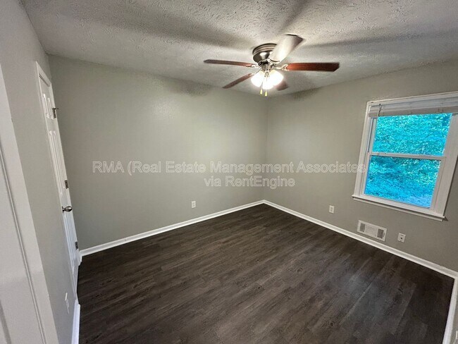 Building Photo - 12b Lisa Ln