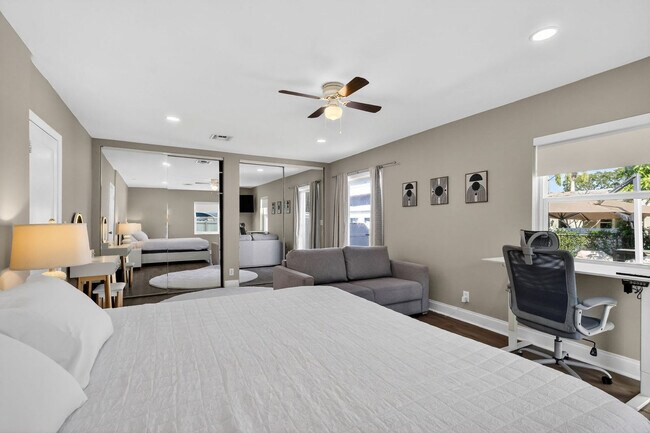 Building Photo - 823 Avenida Hermosa