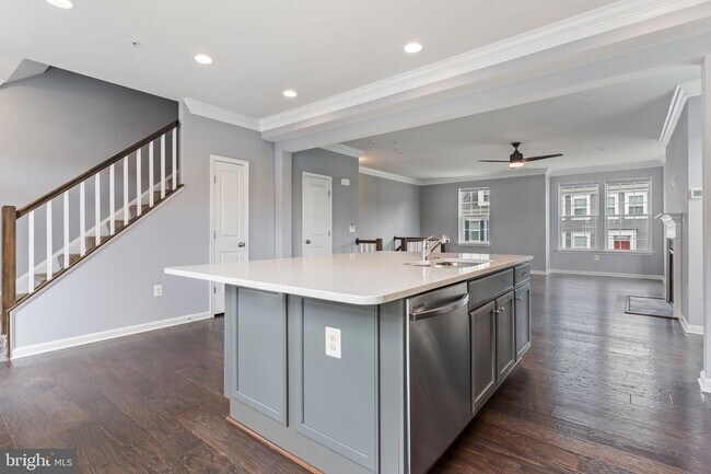 Building Photo - 37 Mustang Dr