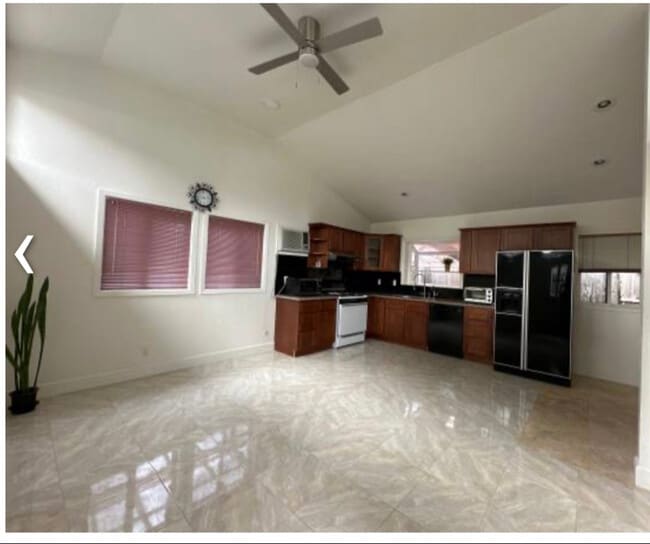 Primary Photo - 928 Los Robles Ave