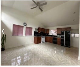 Building Photo - 928 Los Robles Ave