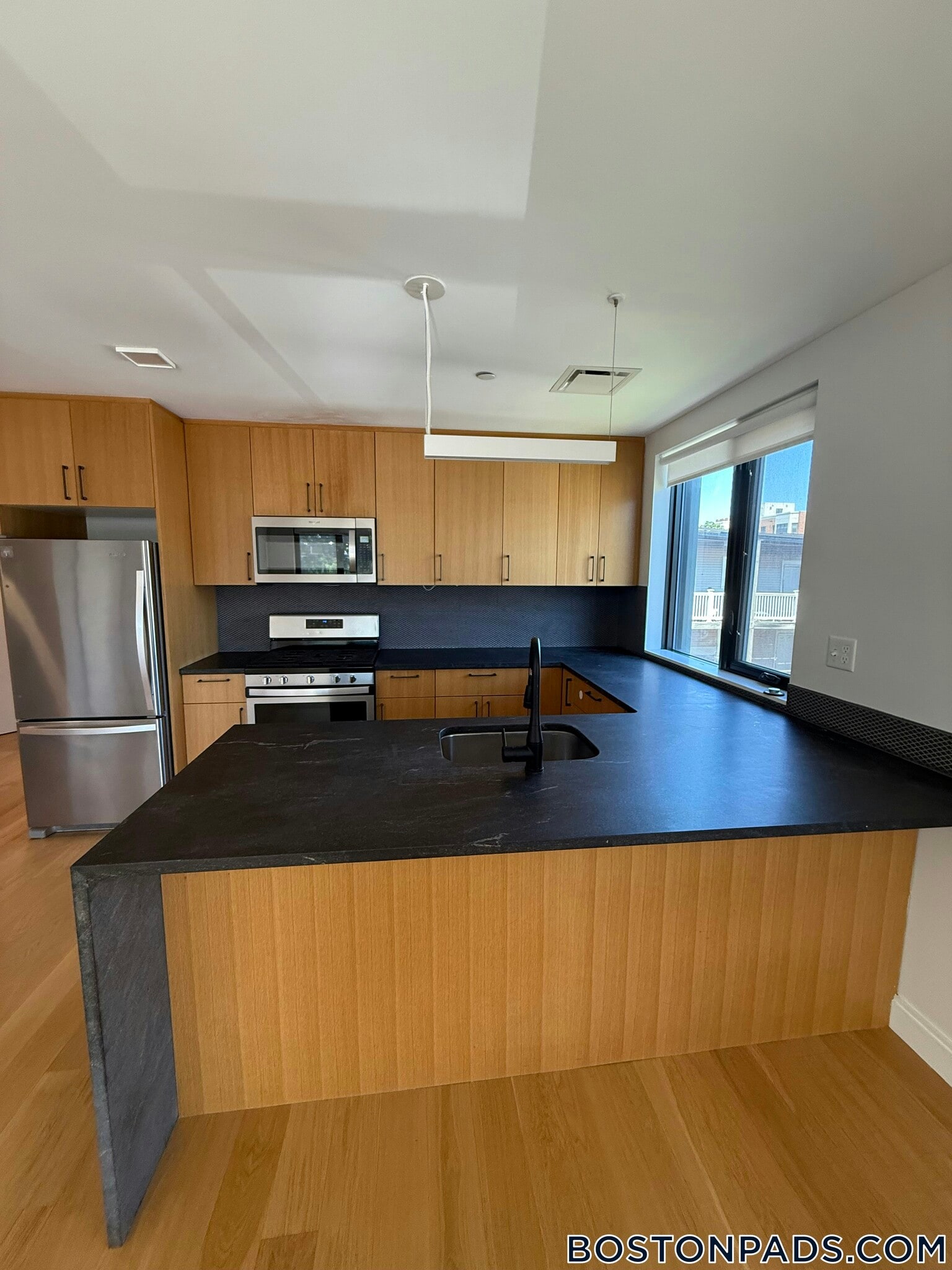 Building Photo - 83 Gardner St