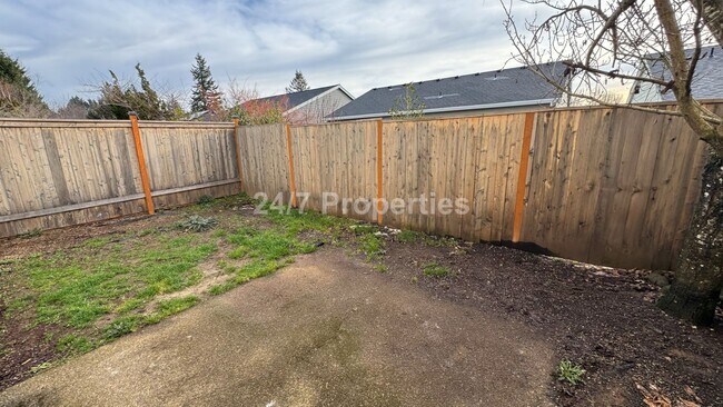 Building Photo - Inviting 3 BD I 2 BA Home - West Linn
