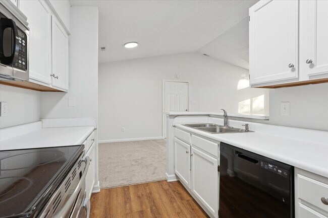 Building Photo - 2BR/2BA Condo Near Langley AFB