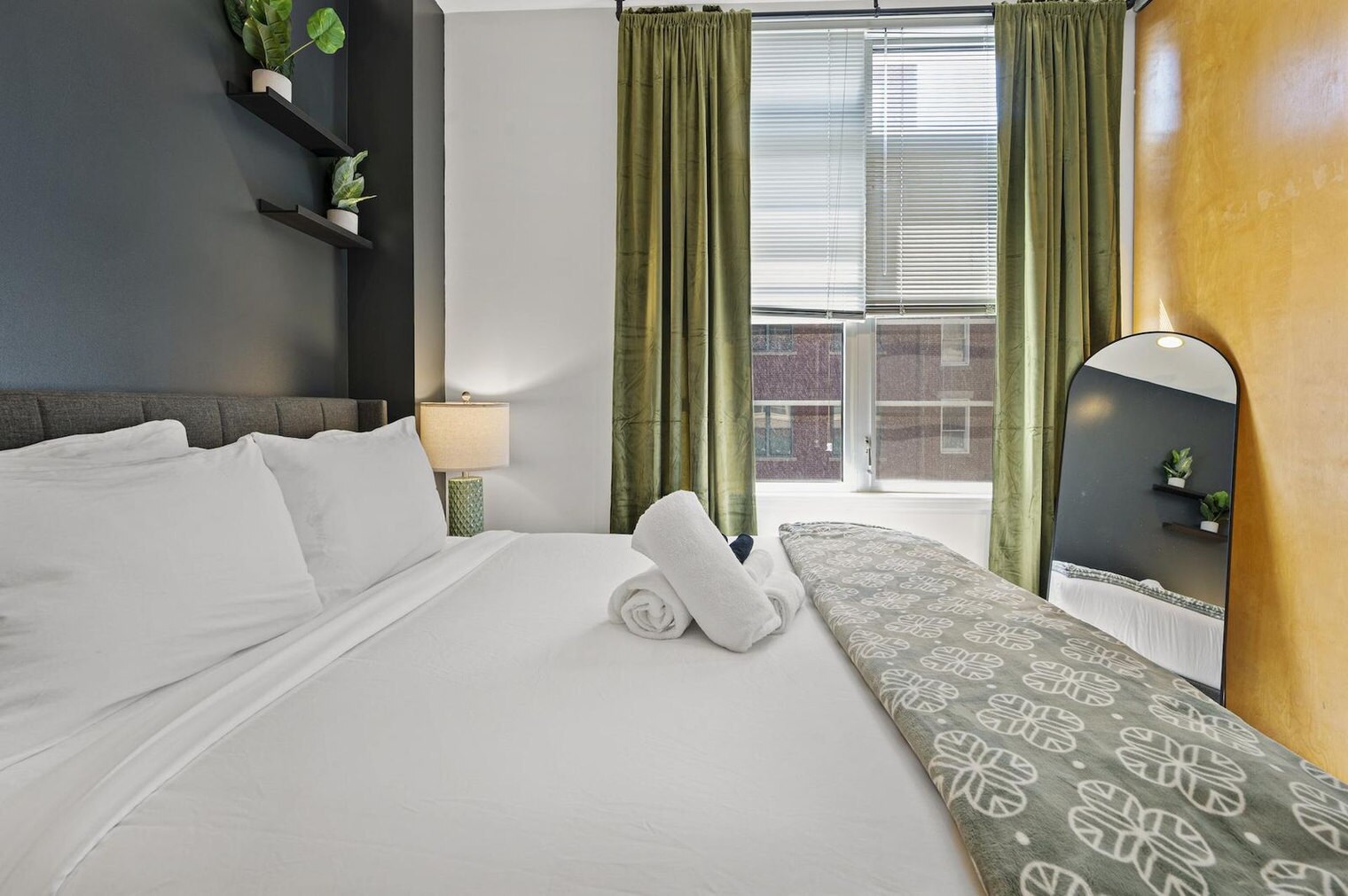 Building Photo - 160 E Berkeley St