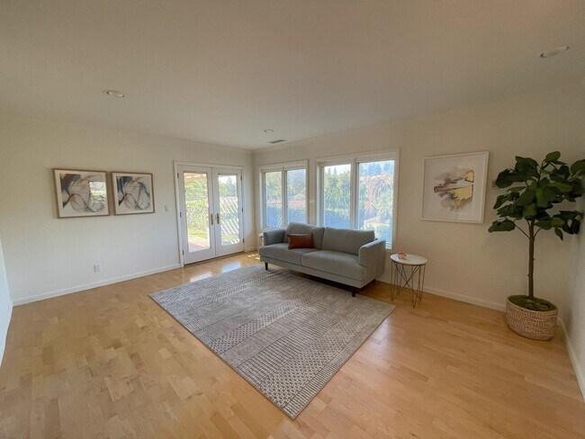 Building Photo - Beautiful Ranch Style House in Rancho Bernardo