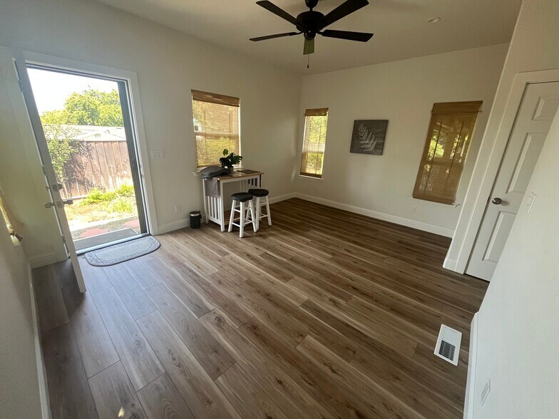 Nice size room - 4179 Littleworth Way