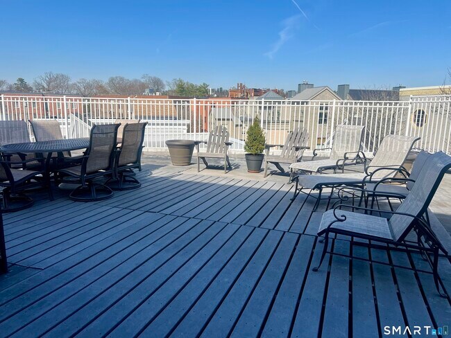 Building Photo - 88 Main St