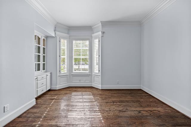 Building Photo - 4318 University Blvd