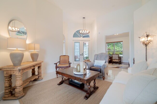 Building Photo - 1907 S Club Dr