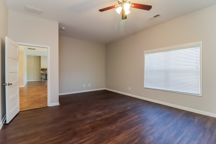 Building Photo - 356 Webster Lake Dr
