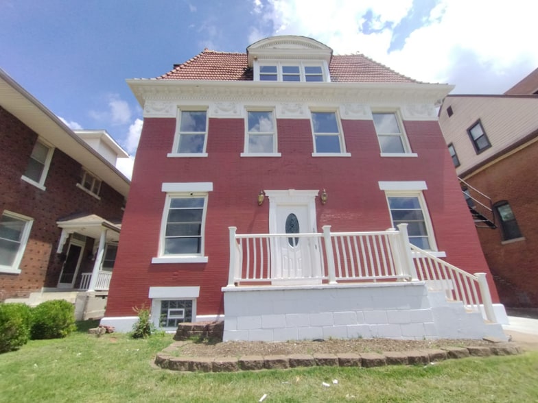 Primary Photo - 14 Parkland Pl