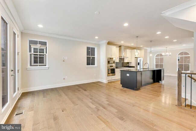 Building Photo - 14813 Retreat Blvd